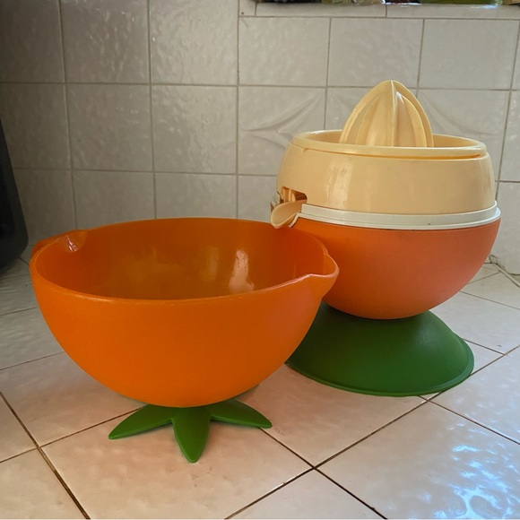 Vintage Orange Juicer with Green Base - Picture 2 of 4